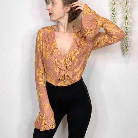 NWOT MAJORELLE Roma y2k 90s top flared sleeve lace ruffle button Barbiecore 2630 - Picture 5 of 12